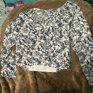 Beautiful Abercrombie & Fitch long sleeve blouse 💙